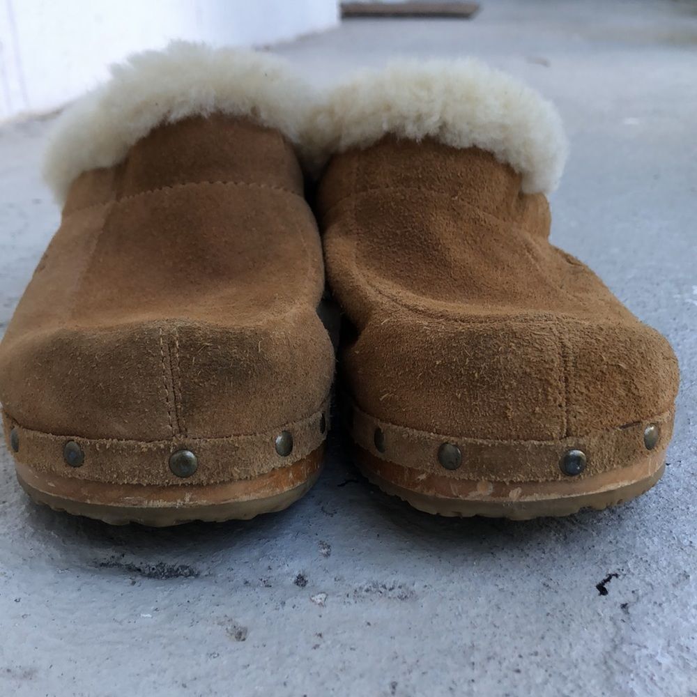 Ugg  Wooden Clogs - Picture 4 of 8